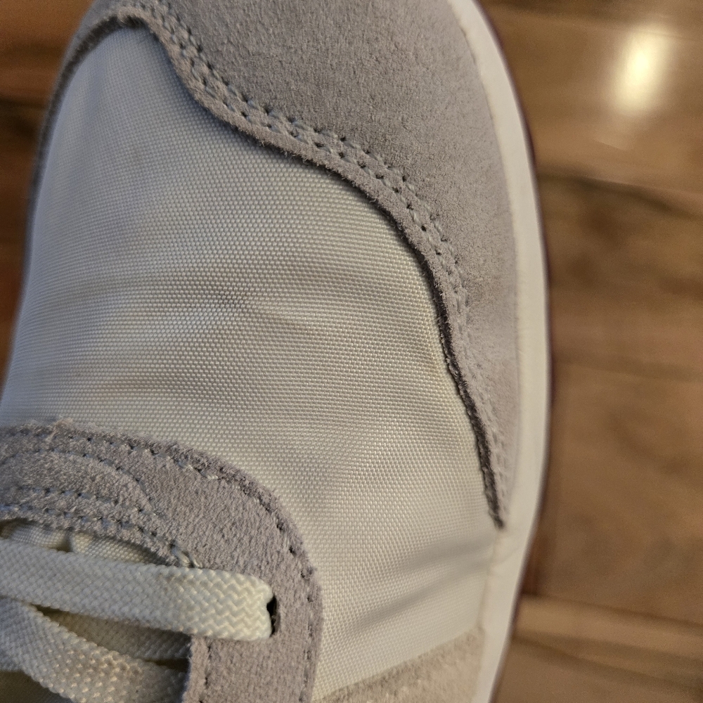 Xero Size 9 Wynn Sneakers - Picture 8 of 8